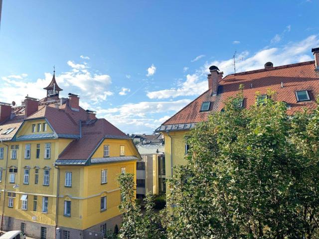 2 Zimmer Altbauwohnung im Dachgeschoss