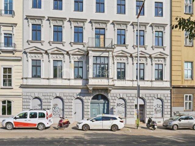 2 Zimmer Altbau hofseitig mit Gestaltungsspielraum | Rund 52 m² mit Balkon | 1070 Wien