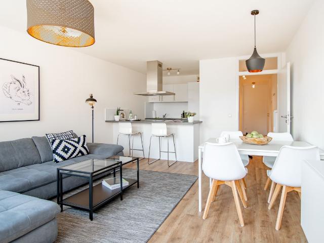 2 Zimmer Apartment mit Balkon und offener Küche, Nurnberg Amsterdam Apartments for Rent