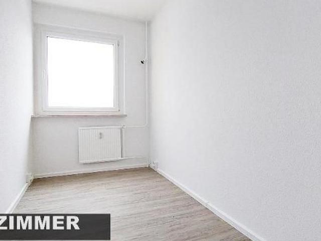 2 Zimmer, Balkon frisch saniert