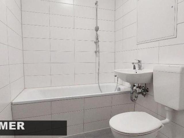 2 Zimmer, Balkon frisch saniert