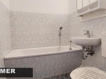 2 Zimmer, Balkon frisch saniert