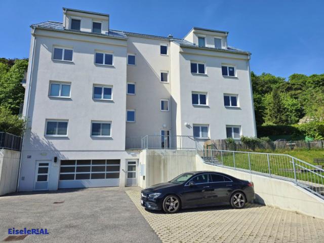 2 Zimmer + Balkon inkl. Tiefgarage Top 5 zuzüglich Heizung