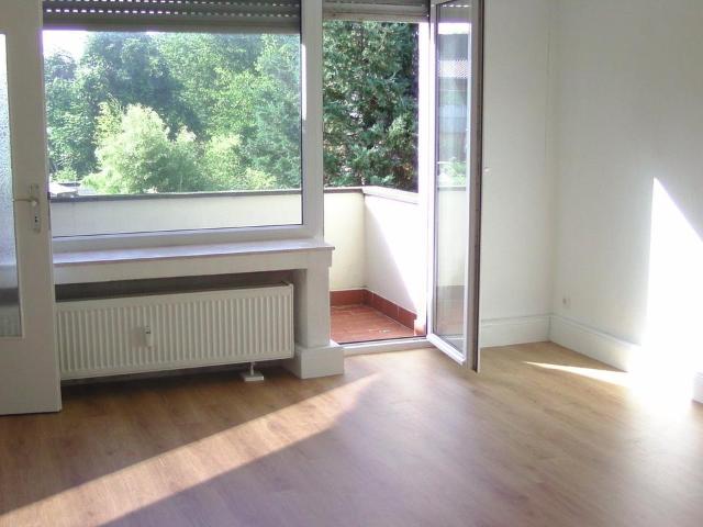 2 Zimmer, Balkon, Stellplatz, sofort frei ! Privatverkauf !