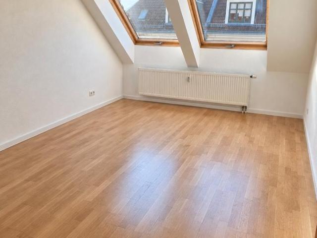 2 Zimmer Dachgeschosswhg. | Lindenau | EBK | Aufzug | ENG welcome
