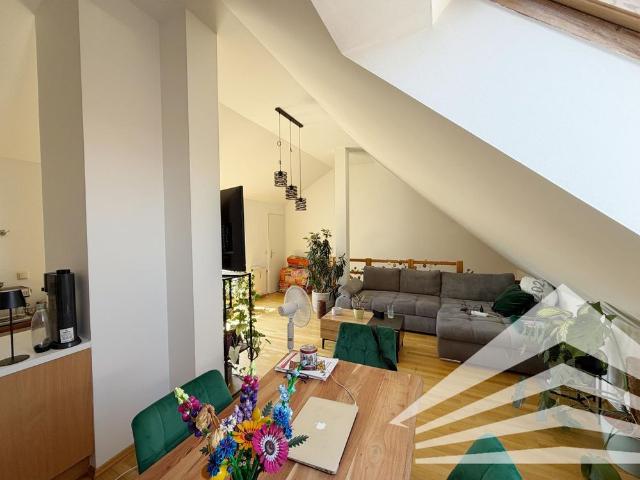 2 Zimmer Dachgeschosswohnung mit toller 10 m² Innenhofterrasse!