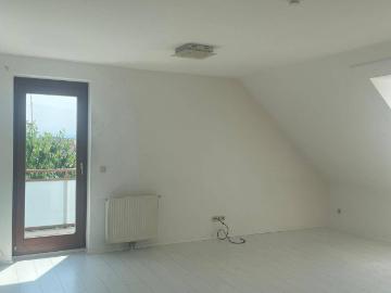 2 Zimmer Dachgeschosswohnung mit Balkon in ruhiger Lage