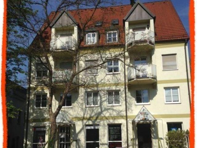 2 Zimmer Dachgeschosswohnung mit EINBAUKÜCHE in Zwickau Zentrum zu vermieten!