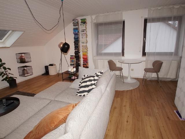 2 Zimmer Dachgeschosswohnung mit Garage