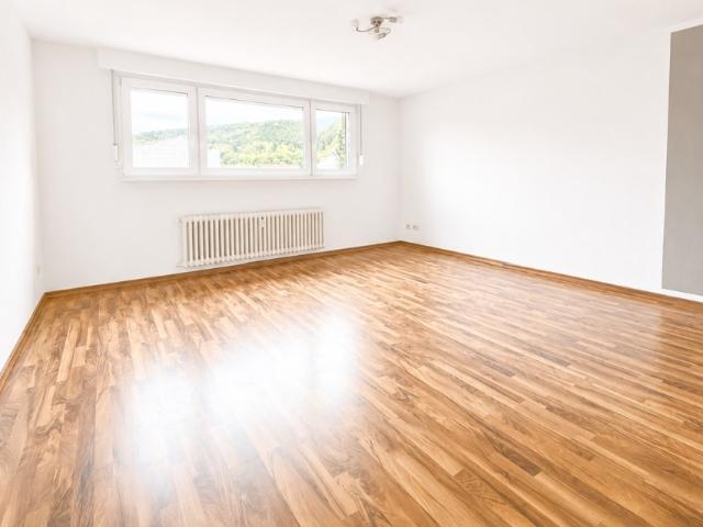 2 Zimmer Dachgeschosswohnung mit geräumiger Wohnküche in Walporzheim