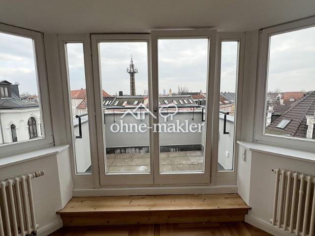2 Zimmer Dachgeschosswohnung mit Klimaanlage und Süd Balkon zu vermieten