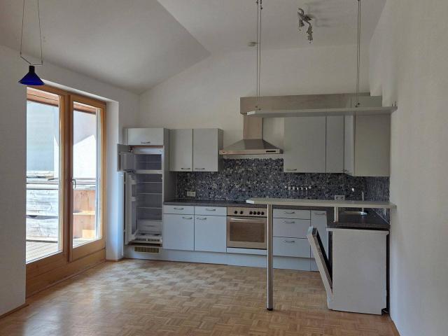 2 Zimmer Dachgeschosswohnung in Volders mit Balkon und Tiefgaragenplatz