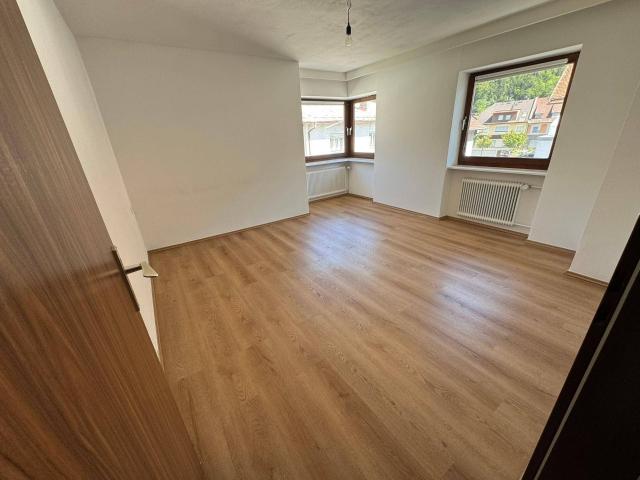 2 Zimmer Dachgeschosswohnung in Zams mit Parkplatz