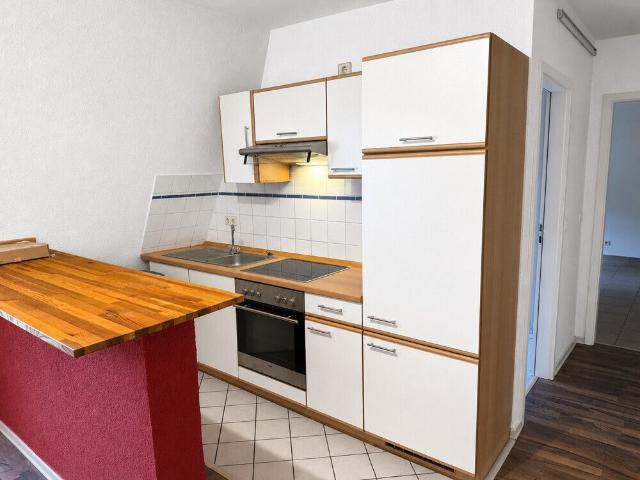 2 Zimmer Dachgeschoss Wohnung in Schwarz.