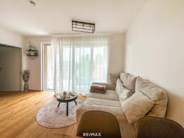 2 Zimmer Dachgeschoss Wohnung mit großem Balkon