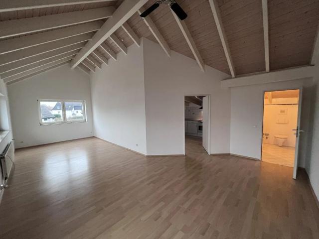 2 Zimmer Dachgeschoss Wohnung mit hohen Decken in Oberpleis