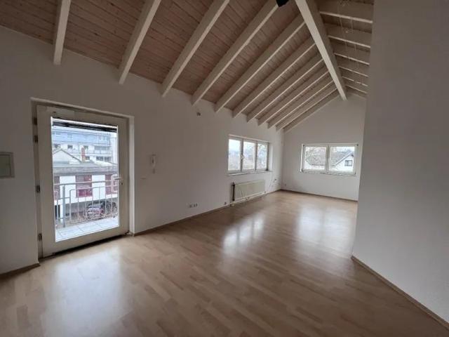 2 Zimmer Dachgeschoss Wohnung mit hohen Decken in Oberpleis