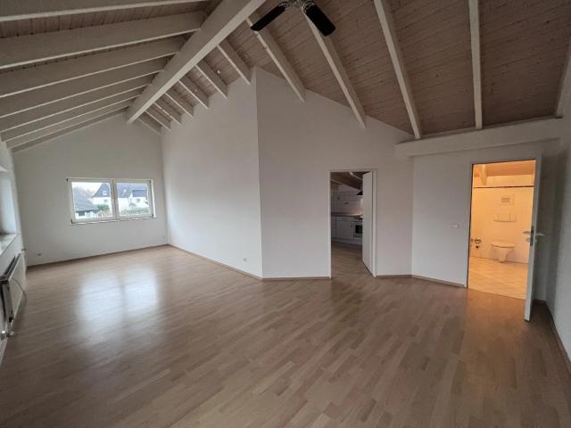 2 Zimmer Dachgeschoss Wohnung mit hohen Decken in Oberpleis