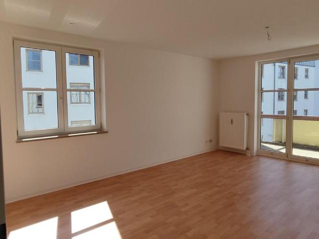 2 Zimmer Dachgeschoss Wohnung mit Loggia!