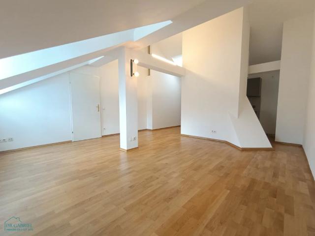 2 ZIMMER DACHGESCHOSS WOHNUNG NÄHE MATZLEINSDORFER PLATZ