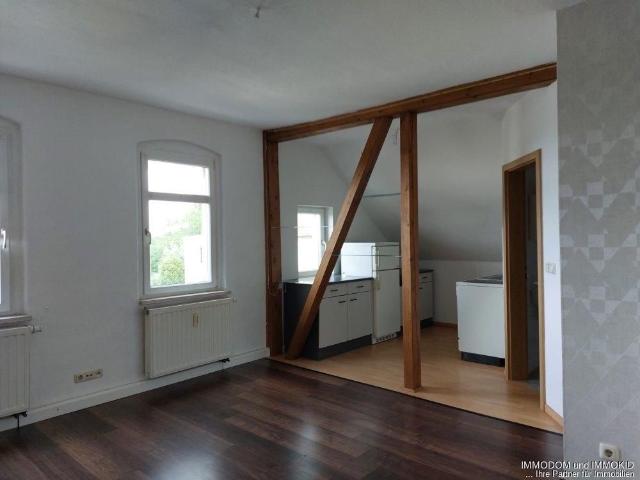 2 Zimmer Dachwohnung in Friedrichsgrün mit Einbauküche und LAMINAT!