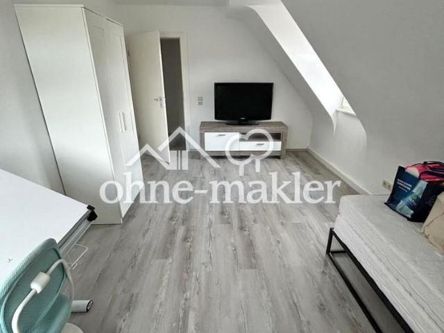 2 Zimmer Dachwohnung mit EBK + saniertem Tageslichtbad zentral in Ubstadt