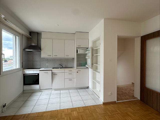 2 Zimmer Dachwohnung mit zwei Balkonen in Pratteln