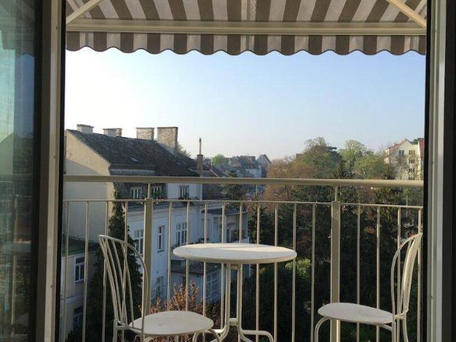 2 Zimmer DG Wohnung mit Balkon in Döbling