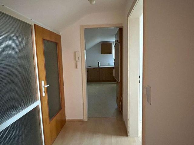 2 Zimmer DG Wohnung mit Keller