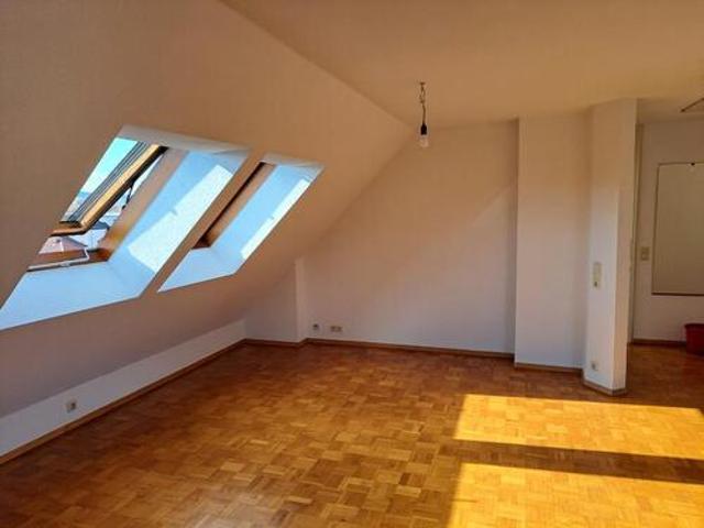 2 Zimmer DG Wohnung in Stgt, Bad Cannstatt