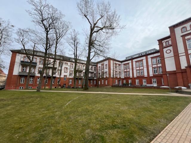 2 Zimmer DG Wohnung in zentraler Lage