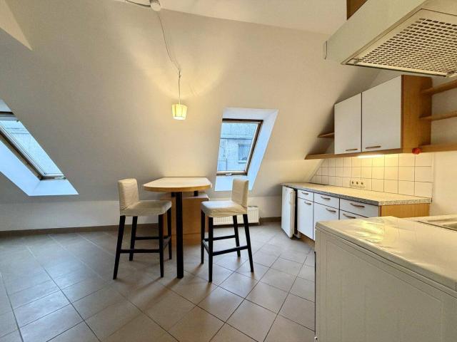 2 Zimmer DG Apartment I Westbahnhof I äußere Mariahilfer Straße