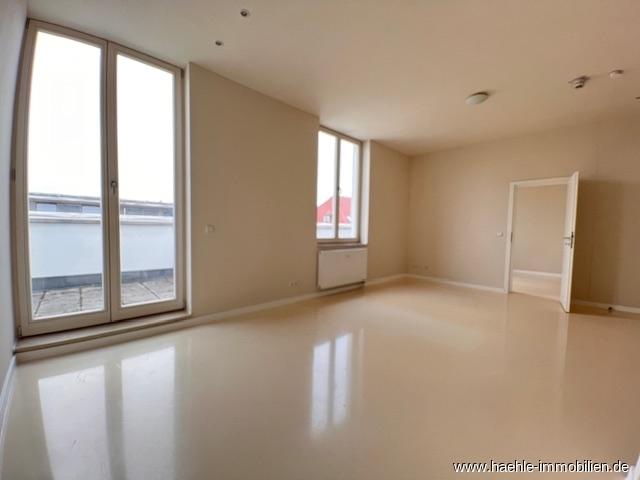2 Zimmer DG Apartment mit Dachterrasse frei ab sofort