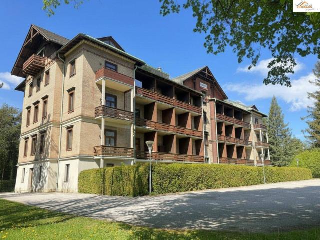 2 Zimmer Eigentumswohnung in historischer Villa Waldhof am Semmering mit Grünblick
