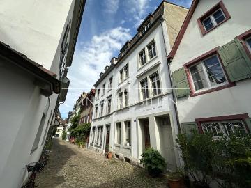2 Zimmer Erdgeschosswohnung – Charmant im Herzen der Basler Altstadt