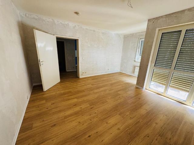 2 Zimmer Erdgeschosswohnung Gestaltungsspielraum für kreative Köpfe und handwerklich Begabte