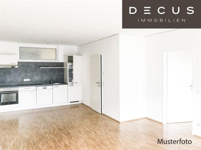 | 2 ZIMMER ERDGESCHOSSWOHNUNG MIT FREIFLÄCHE | NÄHE BAHNHOF