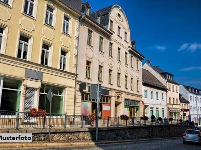 2 Zimmer Erdgeschosswohnung mit Garten und Stellplatz