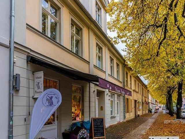 2 Zimmer Erdgeschosswohnung mit Garten und Stellplatz