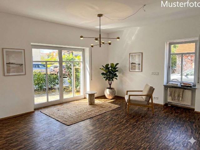 2 Zimmer Erdgeschosswohnung mit Terrasse und Stellplatz in Aschaffenburg Schweinheim