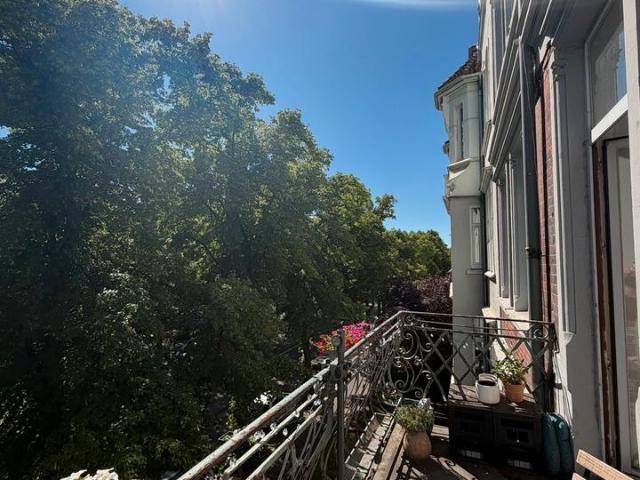 2 Zimmer frei Sonnige Altbauwohnung mit Balkon
