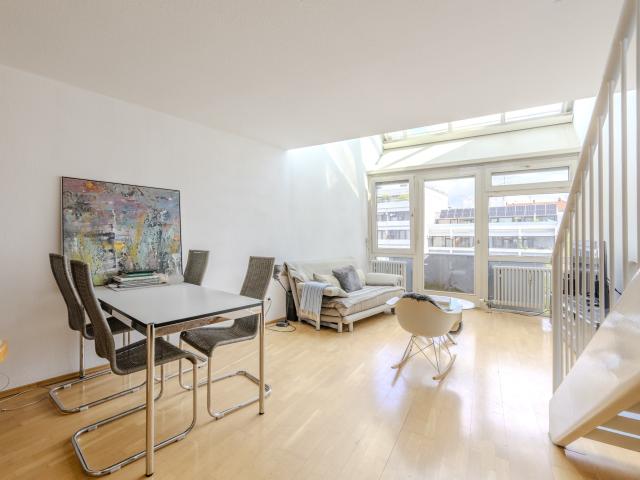 2 Zimmer Galeriewohnung mit eindrucksvoller Dachverglasung