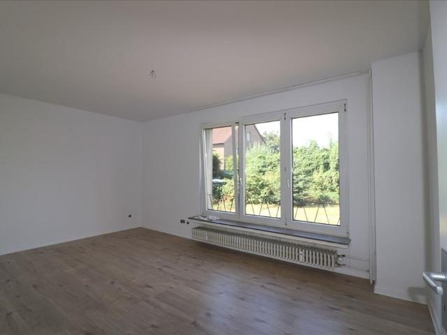 2 ZIMMER IM ERDGESCHOSS MIT BALKON * im Sechsfamilienhaus, DU Rheinhausen, Augustastr.