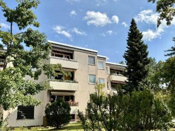 2 Zimmer in Berlin Wannsee: Balkon und Grünblick