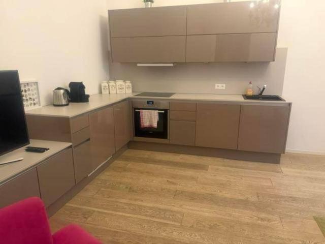2 Zimmer in klassisch schönem Altbauwohnung in 1070 Wien