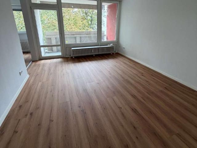 2 Zimmer, Küche, Bad mit Balkon