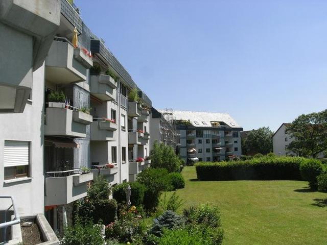 2 Zimmer, Küche, Dusche, 2 Loggien, Aufzug, Tiefgarage, 2.OG rechts