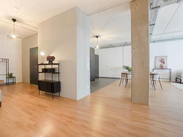 2 Zimmer Loftwohnung mit großem Balkon in alter Zigarettenfabrik
