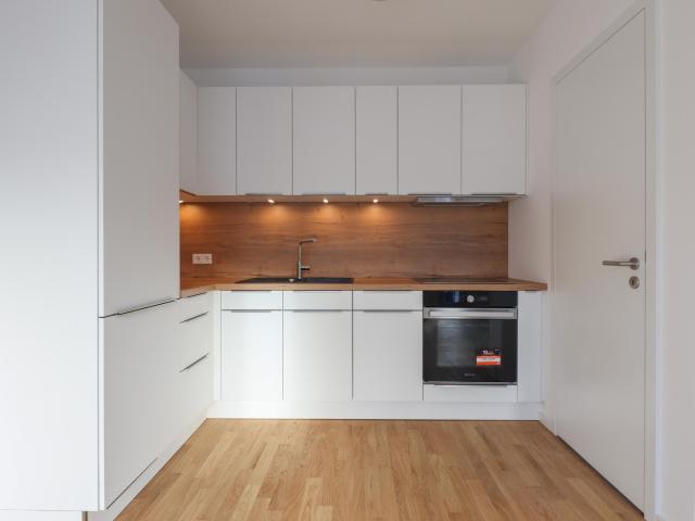 2 Zimmer Luxus Einbauküche + Parkett, Neubau vom Eigentümer