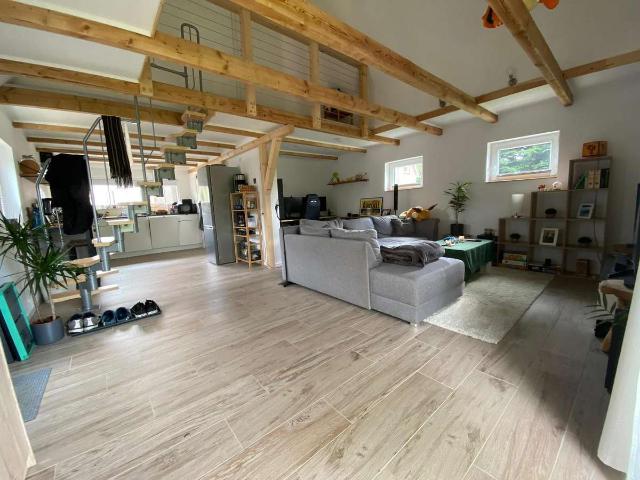 2 Zimmer Maisonettewohnung mit offener Küche, Terrasse und Garten
